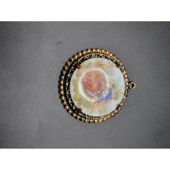 Vintage Porcelain courting couple Big statement circle pendant - Picture 4 of 9